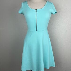 Iris Short Sleeve Stretch Dress EUC